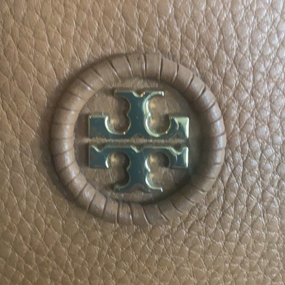 Tory Burch flat neutral versatile purse. Used once. Perfect condition - Picture 3 of 12
